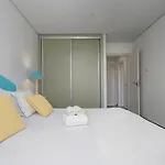 아파트 Elegance W/ Balcony & Pool By Lovelystay *