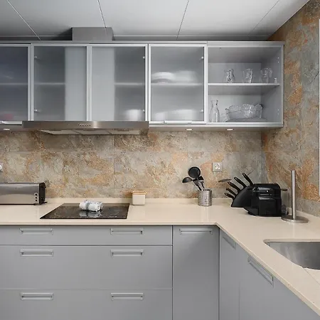 Elegance W/ Balcony & Pool By Lovelystay Apartment