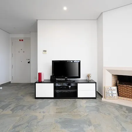 Elegance W/ Balcony & Pool By Lovelystay Apartmán