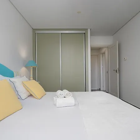 Apartment Elegance W/ Balcony & Pool By Lovelystay *