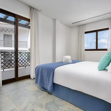 Apartment Elegance W/ Balcony & Pool By Lovelystay *