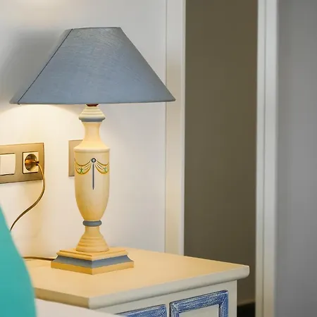 Elegance W/ Balcony & Pool By Lovelystay Apartment