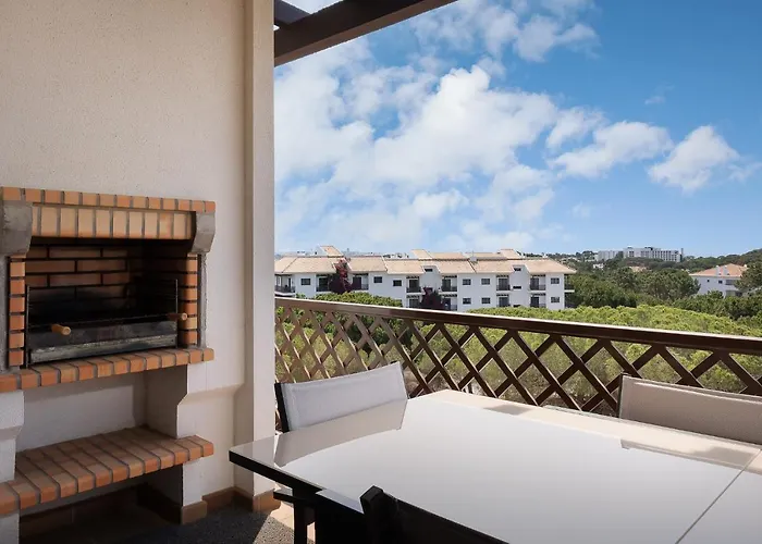 Elegance W/ Balcony & Pool By Lovelystay *