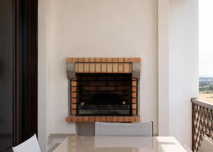 Apartmán Elegance W/ Balcony & Pool By Lovelystay