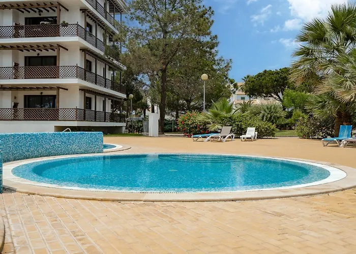 Apartmán Elegance W/ Balcony & Pool By Lovelystay