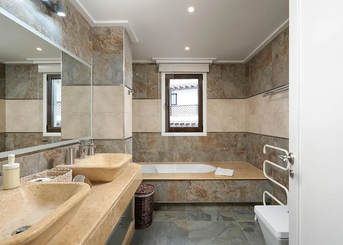 Elegance W/ Balcony & Pool By Lovelystay