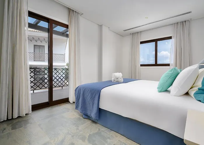 Apartmán Elegance W/ Balcony & Pool By Lovelystay *