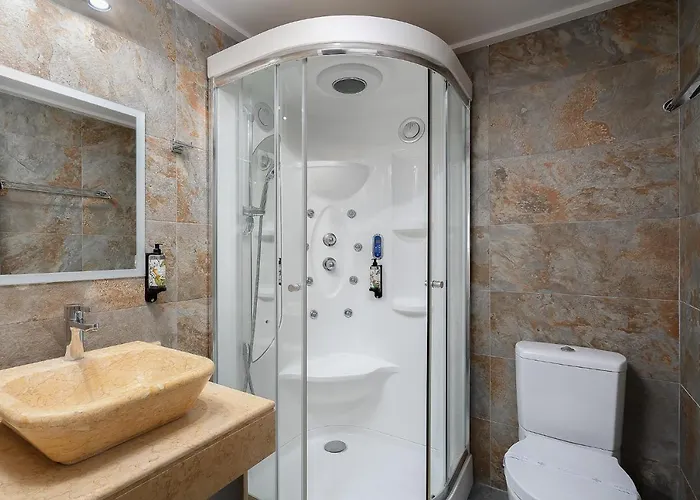 Elegance W/ Balcony & Pool By Lovelystay Apartmán *